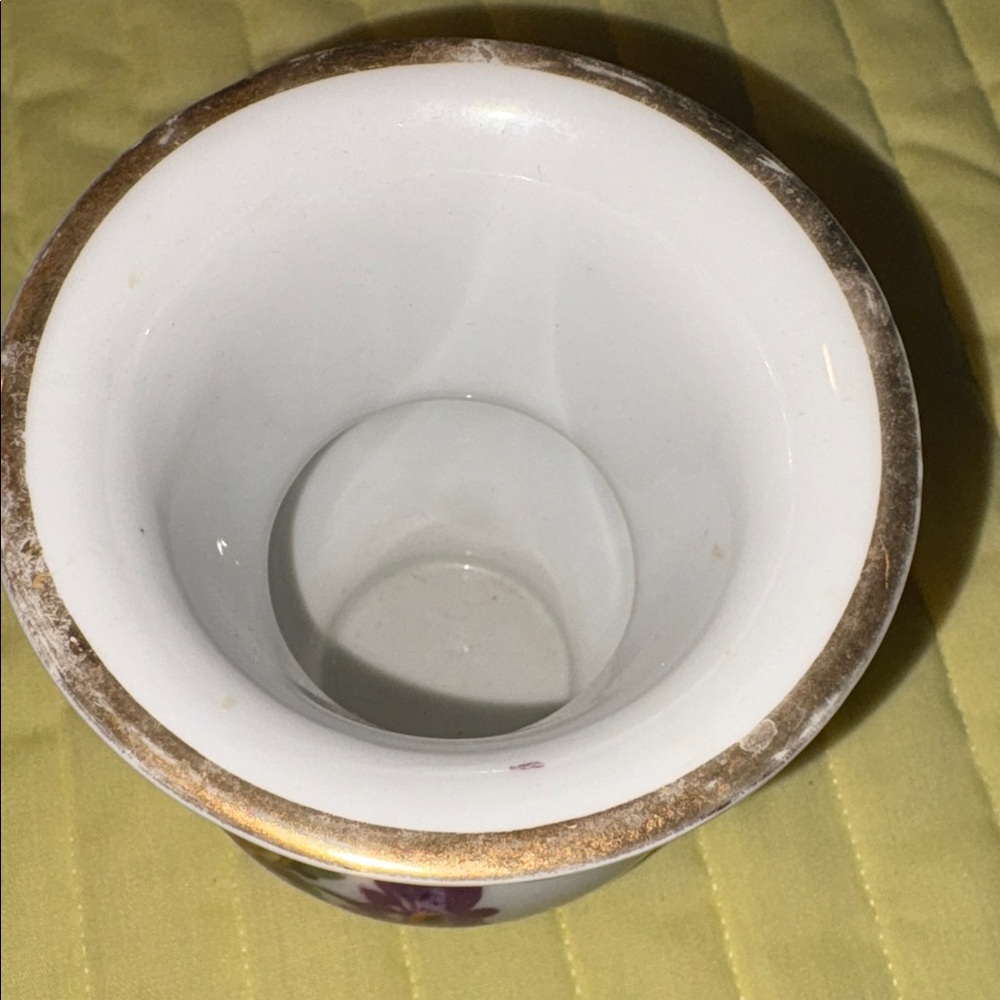 GOLD CASTLE, Japan floral vase, some wear on gold on top, lovely flowers $15 - Picture 6 of 10